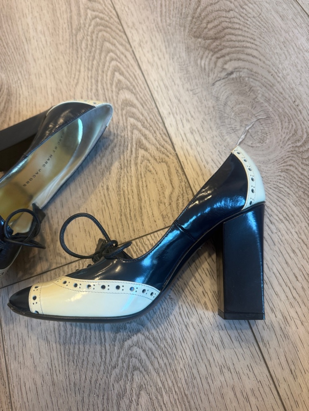 Marc by Marc Jacobs Two-Tone Black and Cream Brogue-Style High Heel Pumps - Picture 10 of 10